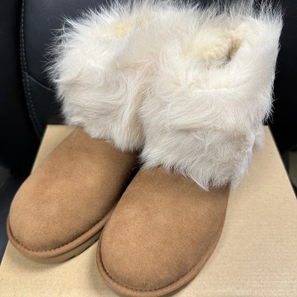 NIB! UGG Women's Boots Mini Toscana Cuff Sheepskin In Chestnut Size US6/EU37 - Picture 3 of 10